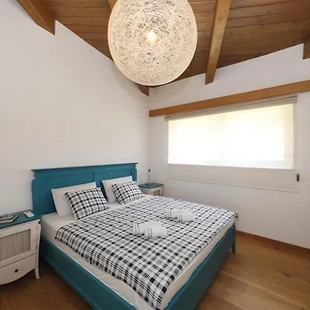 Holiday home Cozy In With Jacuzzi Bast