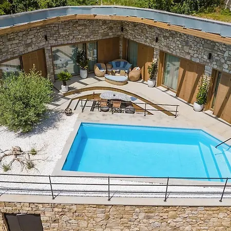 Holiday home Cozy In With Jacuzzi *