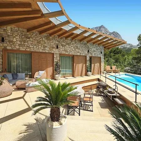 Holiday home Cozy In With Jacuzzi Bast