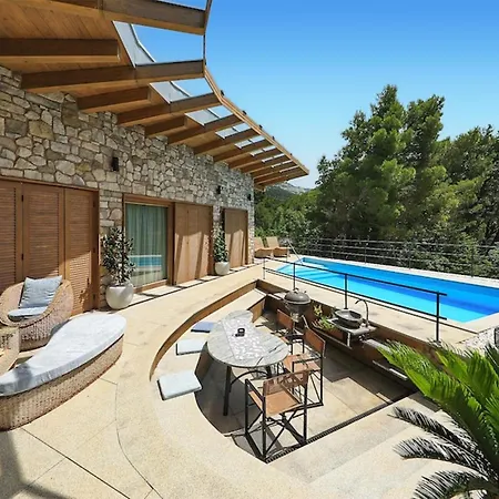 Lovely Home In Bast With Sauna Bast